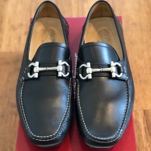 Ferragamo Parigi black loafers. Men’s US 9.